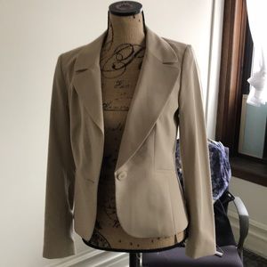 NWOT fully lined tan single button blazer